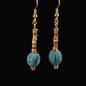 Oude Egypte, late periode Earrings, met faience-meloenkralen