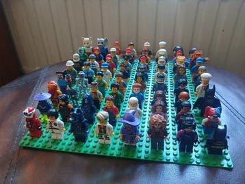 Lego - 64 Minifigures