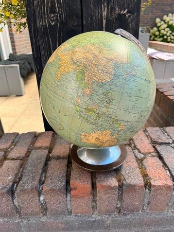 Frankrijk - Wereldbol; uitgevoerd in Franse taal. De