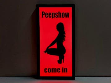 Amsterdamse Wallen, Peepshow verschijnt op een verlicht