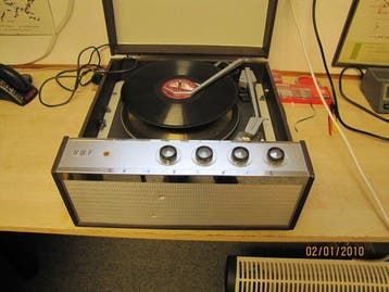 HMV, Behringer - Model 2012 Tourne-disque
