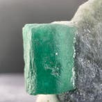 Émeraude et clinozoïsite Spécimen- 14.7 g - (4)