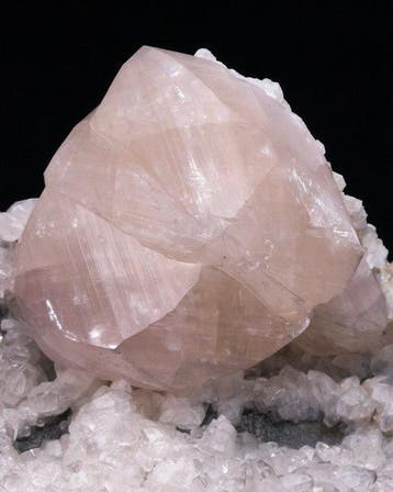 (museumformaat) manganoan calciet op calcietplaat - Hoogte:, Collections, Minéraux & Fossiles