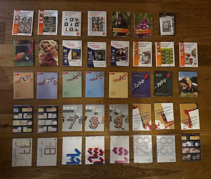 Nederland 1977/2014 - Verzameling jaar albums van 1997 t/m, Postzegels en Munten, Postzegels | Nederland
