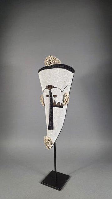 Houten masker en parels - Giftand - Gabon (Zonder, Antiek en Kunst, Kunst | Niet-Westerse kunst