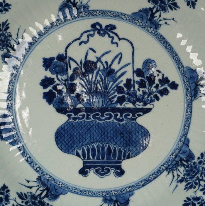 Kangxi (1662-1722) - Kom - Abundant Floral Basket with, Antiquités & Art, Antiquités | Autres Antiquités