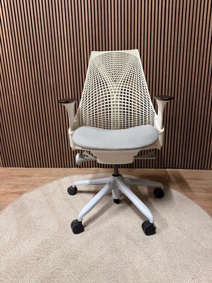Witte Herman Miller Sayl Bureaustoel - Refurbished, Maison & Meubles, Chaises de bureau, Envoi
