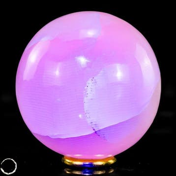 Gloeiende roze calciet-kogel – UV-reaktief natuurhoogtepunt