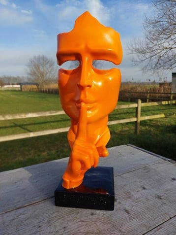 Beeld, artistic Statue head on block  THE SILENCE  42 cm