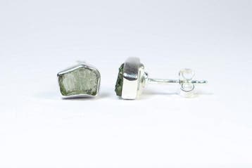 2 Moldavite oorstekers / ruwe / nieuw 925 sterlingzilver -