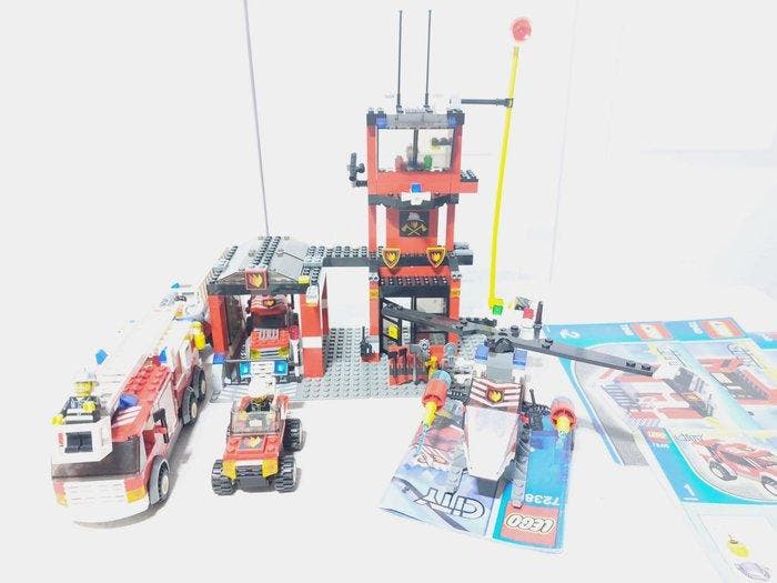 Lego Set - City - Brandweerkazerne 7240; Helikopter 7238;, Kinderen en Baby's, Speelgoed | Duplo en Lego