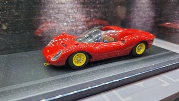 1:43 - Voiture de course miniature - Ferrari Dino 206P -