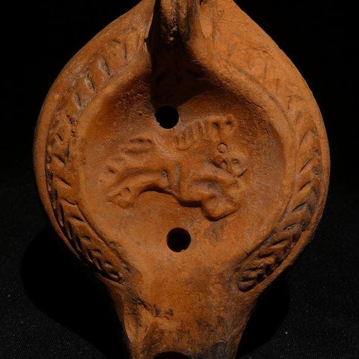 Laat-Romeins / Vroeg-Byzantijns Terracotta Olielamp met een, Collections, Minéraux & Fossiles