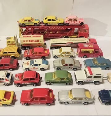 Majorette 1:64 - Modelauto (22) - Saviem Cartransporter,