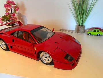Pocher 1:8 - Voiture miniature - Ferrari F40