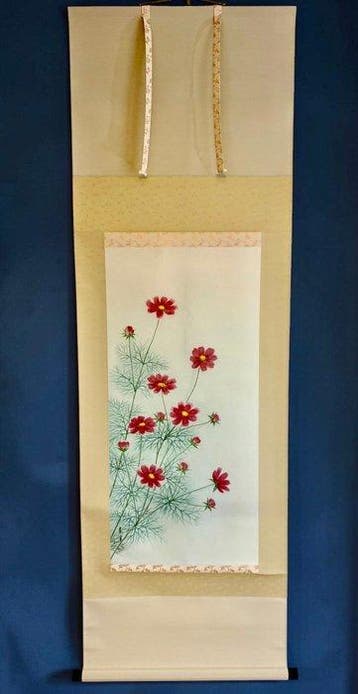 Cosmosbloemen in herfstveld, met Tomobako - Mitsunobu