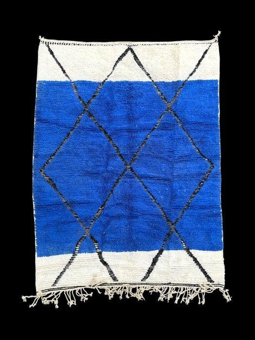 Moderne Marokkaanse Beni Ouarain-vloerkleed – Blauw en Ivoor, Huis en Inrichting, Stoffering | Tapijten en Vloerkleden