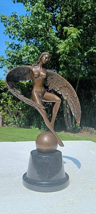 sculptuur, Bronzen Engel op Wereldbol - 35 cm - Brons
