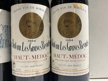 1984 x 2 Chateau les Graves Reynats 1989 x 2 Chateau Fourcas
