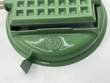 St Trond - Braadpan - bron, Emaille - Wafelijzer 1965, Antiek en Kunst