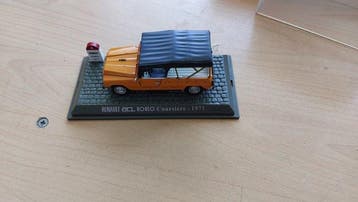 Hachette 1:43 - Voiture miniature (3) - Renault 4 F6 Darty