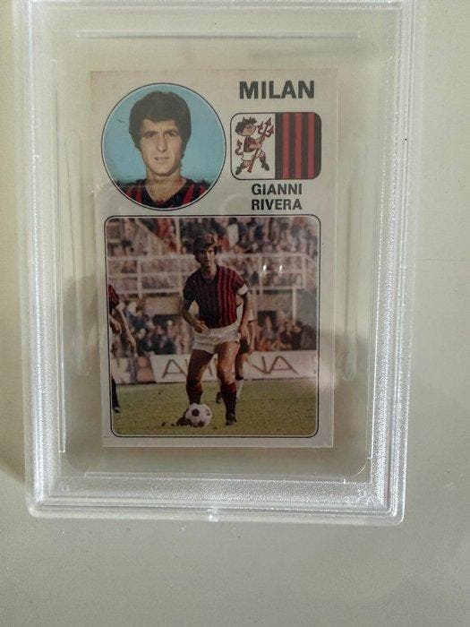 1976/77 Panini Gianni Rivera - PSA 8 Graded sticker, Verzamelen, Stickers