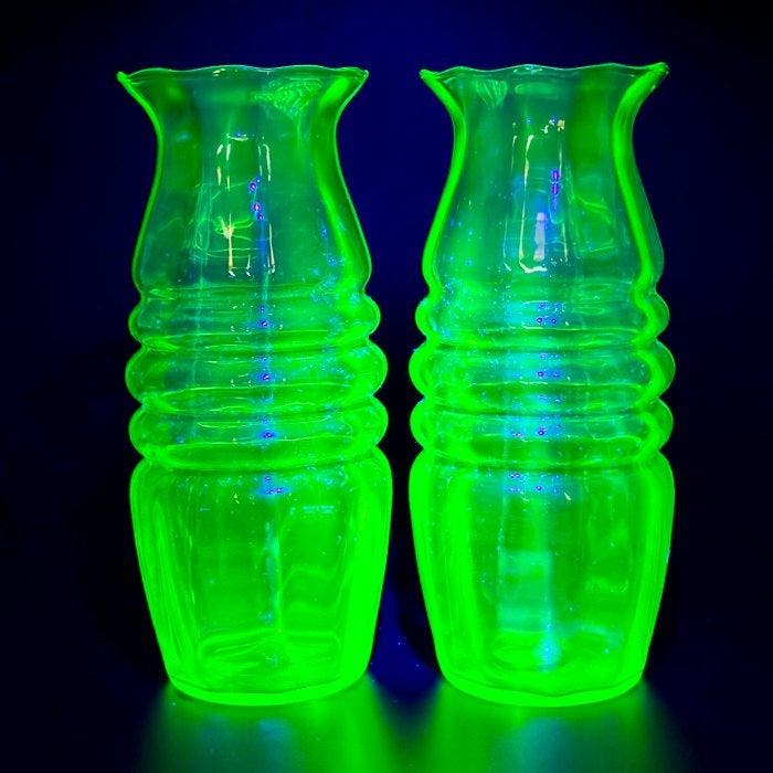 Verreries Doyen - Vaas (2) - Floralies - Uraniumglas -, Antiek en Kunst, Antiek | Glaswerk en Kristal