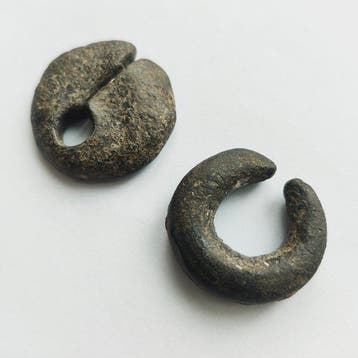 Dong Son Brons Oorbellen / Haarringen met kralen - 34 mm