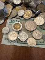 Wereld. Collection of coins and banknotes (Zonder, Postzegels en Munten