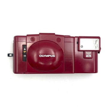 Olympus XA2 + A11 flash - red | Analoge compactcamera