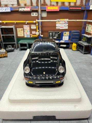 Autoart 1:18 - Modelauto - Porsche 911 (930) Turbo Wangan