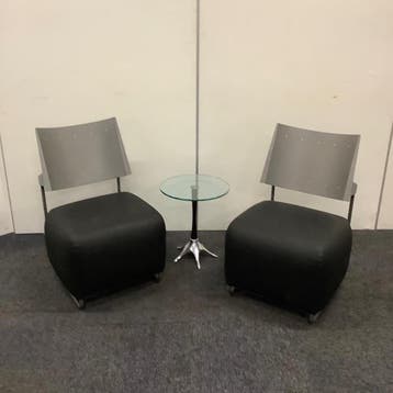 Complete set van 2 design stoelen + design tafel, Harri, Huis en Inrichting, Stoelen, Gebruikt, Zwart
