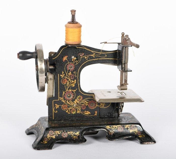 Müller 2 Machine à coudre - Machine à coudre miniature, Antiek en Kunst, Kunst | Designobjecten