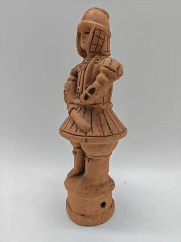 Replica van een oud Japans Natuurlijke onglazuurde rode