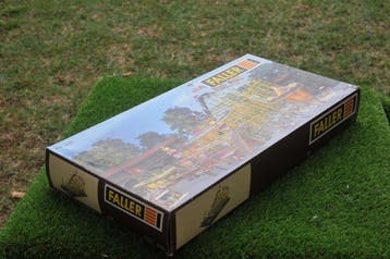 Faller H0 - 412 - Modeltreingebouwen (1) - Plastic, Hobby en Vrije tijd, Nieuw