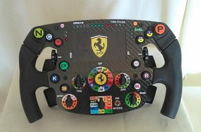 Ferrari - Leclerc & Sainz - 2023 - Volant de réplique, Verzamelen, Automerken, Motoren en Formule 1
