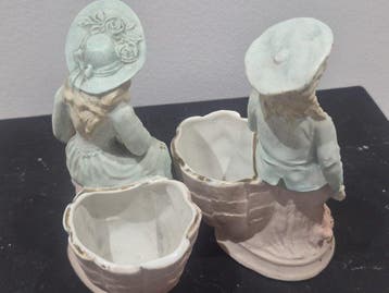 Beeldje - Pair of German hand-painted biscuit porcelain