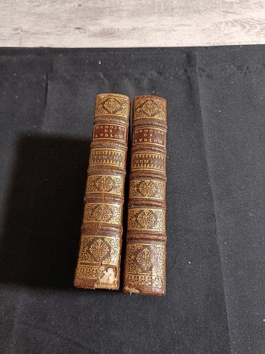 E. LUDLOW - 2 VOLUMES - MÉMOIRES DE EDMOND LUDLOW TOME 1 + 2, Antiek en Kunst, Antiek | Boeken en Manuscripten