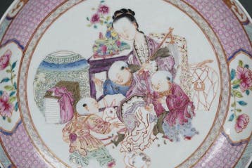Ruby Back Plate - Bord - A Lady, Three Boys and Two White