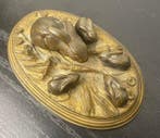 Beeldje - Konijnenfamilie op ovaal voetstuk - Gepatineerd, Antiek en Kunst