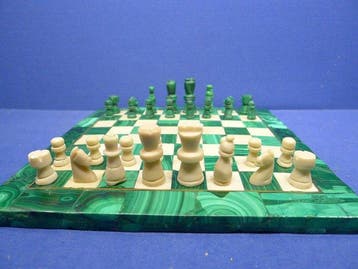 jeu déchecs en malachite et marbre blanc art tribal