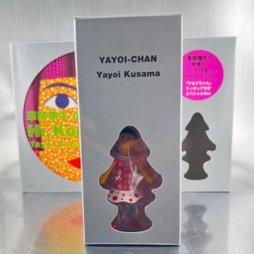 Yayoi Kusama (1929) - YAYOI-CHAN Fugure with 1st edition ART