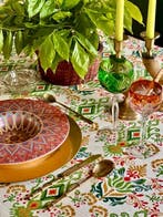 Deken met ikat-stijl patroon voor ruime tafels. - Tafelkleed