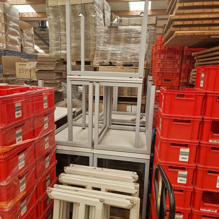 Tafel 80x60xh75 grijs gecoat stalen frame gebr. wit blad, Zakelijke goederen, Kantoor en Winkelinrichting | Kantoormeubilair en Inrichting