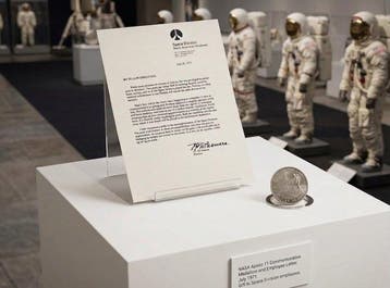 NASA Medaillion Apollo 11 - métal prélevé sur le module de