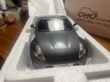 Otto Mobile 1:18 - Modelauto - Nissan 370Z, Nieuw