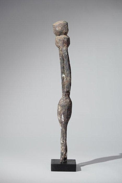 Een houten beeld. - MOBA - Ghana (Zonder minimumprijs), Antiek en Kunst, Kunst | Niet-Westerse kunst