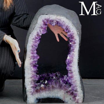 Diep-paars Amethistgeode-Boog uit Brazilië - Diep-violette