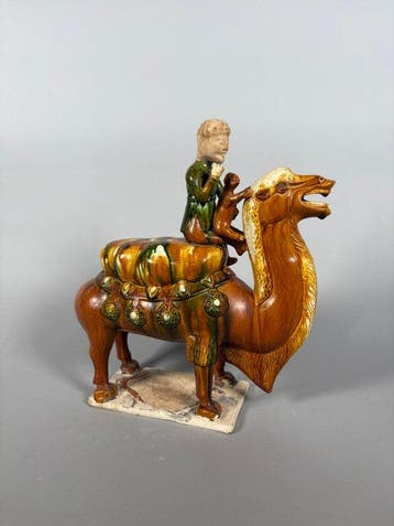 Oud Chinees, Tang-dynastie Terracotta kameel - 34 cm