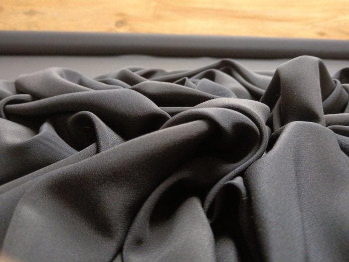 Zuivere zijde E 209 afmetingen 5,90 x 1,40 m - Textiel - 500, Antiek en Kunst, Antiek | Tapijten, Tafelkleden en Textiel